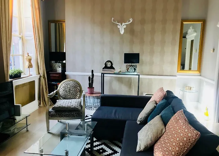 Centre Georgian Style 아파트 *