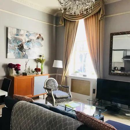 Centre Georgian Style *