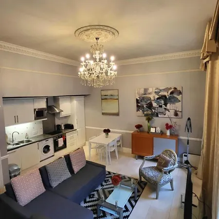 דירה Centre Georgian Style