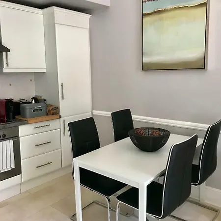 City Centre Georgian Style Apartment *
