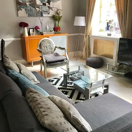 City Centre Georgian Style Apartment Apartment