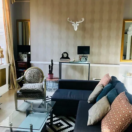 Centre Georgian Style דירה *